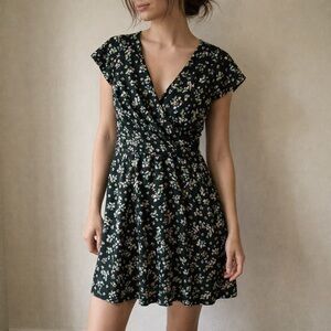 LOFT Green Floral Wrap Dress Flutter Sleeve Size 10P Cottagecore